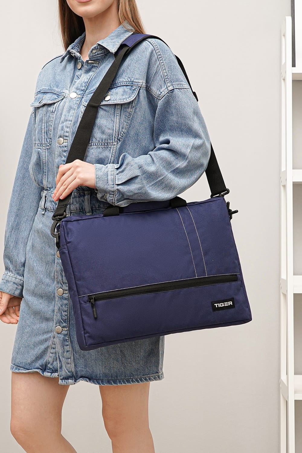 Сумка для ноутбука 15.6" велика Tiger Темно-синій